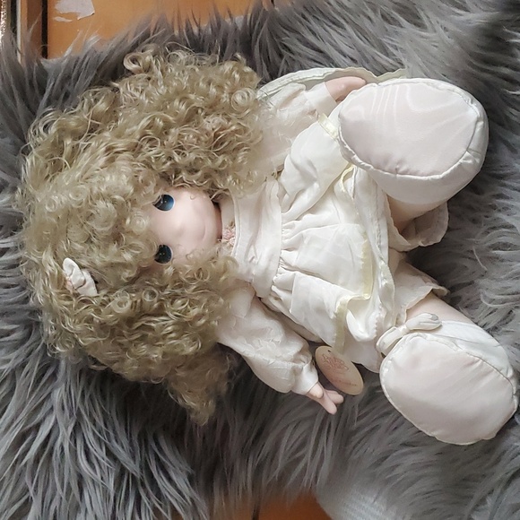 Vintage Precious Moments Lindsay doll - Picture 1 of 12